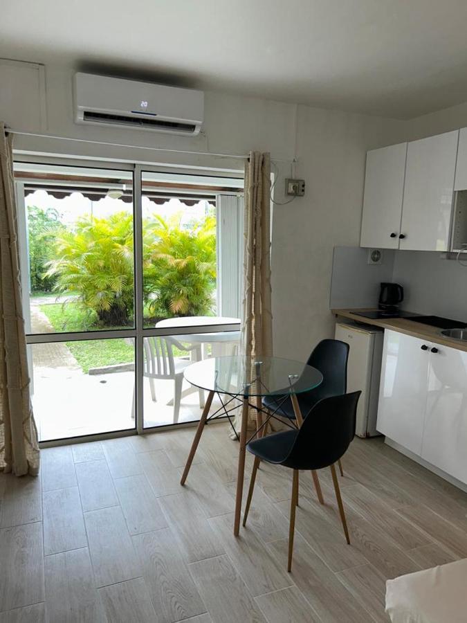 Superbe Studio Avec Piscine, Au Coeur De La Marina! Village Soleil ! Proche Aeroport & Ferry Le Gosier  Eksteriør bilde