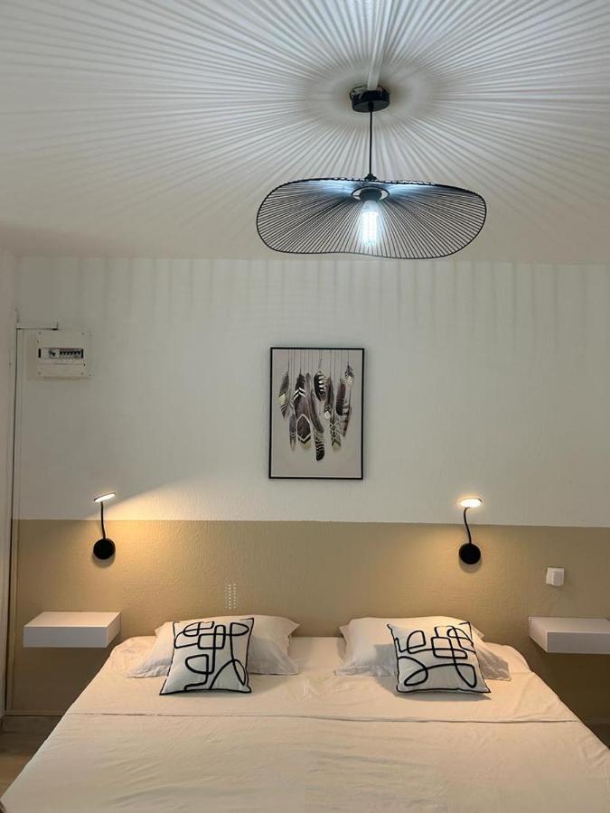 Superbe Studio Avec Piscine, Au Coeur De La Marina! Village Soleil ! Proche Aeroport & Ferry Le Gosier  Eksteriør bilde