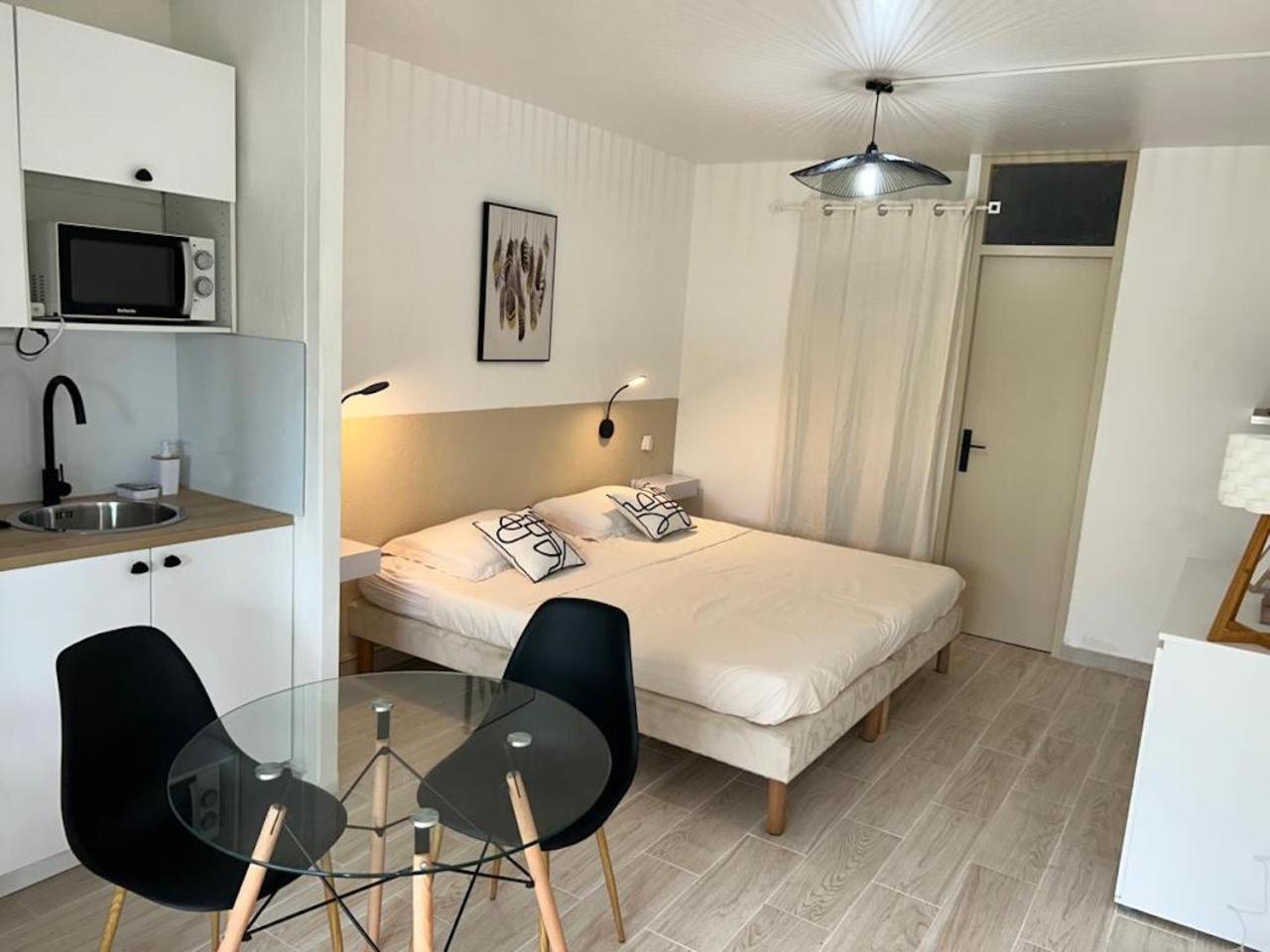 Superbe Studio Avec Piscine, Au Coeur De La Marina! Village Soleil ! Proche Aeroport & Ferry Le Gosier  Eksteriør bilde