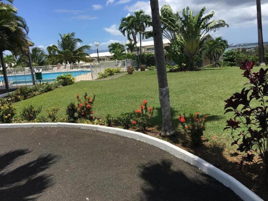 Superbe Studio Avec Piscine, Au Coeur De La Marina! Village Soleil ! Proche Aeroport & Ferry Le Gosier  Eksteriør bilde
