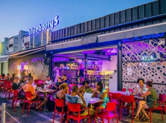 Superbe Studio Avec Piscine, Au Coeur De La Marina! Village Soleil ! Proche Aeroport & Ferry Le Gosier  Eksteriør bilde