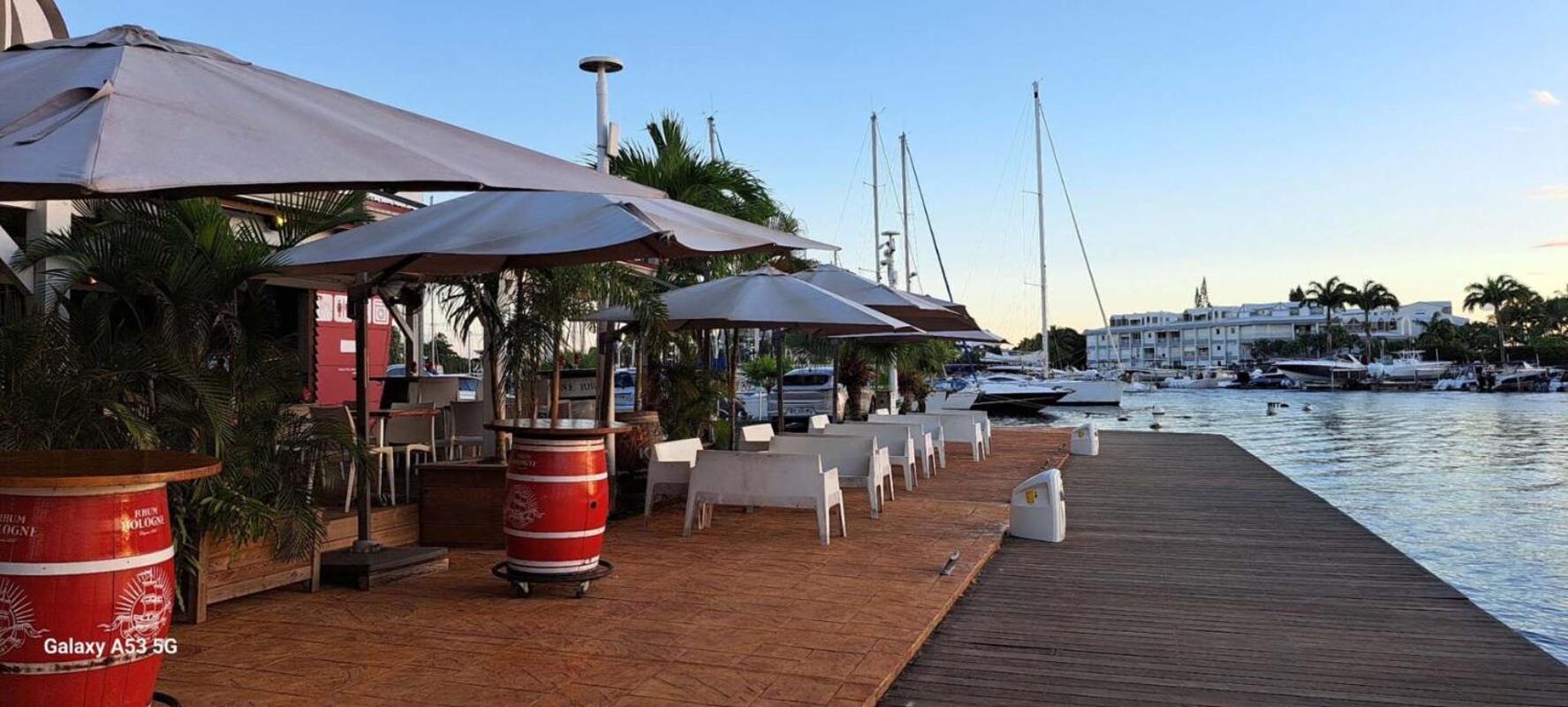 Superbe Studio Avec Piscine, Au Coeur De La Marina! Village Soleil ! Proche Aeroport & Ferry Le Gosier  Eksteriør bilde